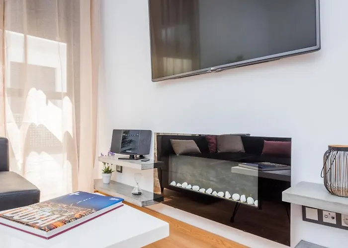 Atico Terraza Privada Piscina Centro Ac Nuevo 1hab *